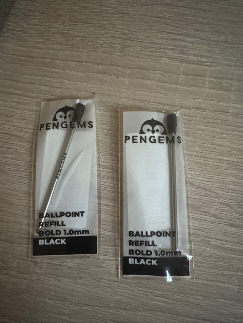 Pen gems New in original packaging 5 Pens  with refills and a pen case - Picture 6 of 12